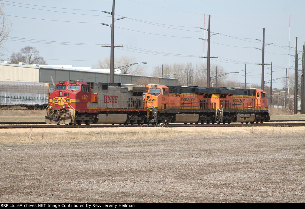 BNSF 4701 & others (2)